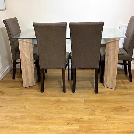 London Luxury 5 Bedroom House 2 Min Walk To The Tube Station Dagenham Buitenkant foto