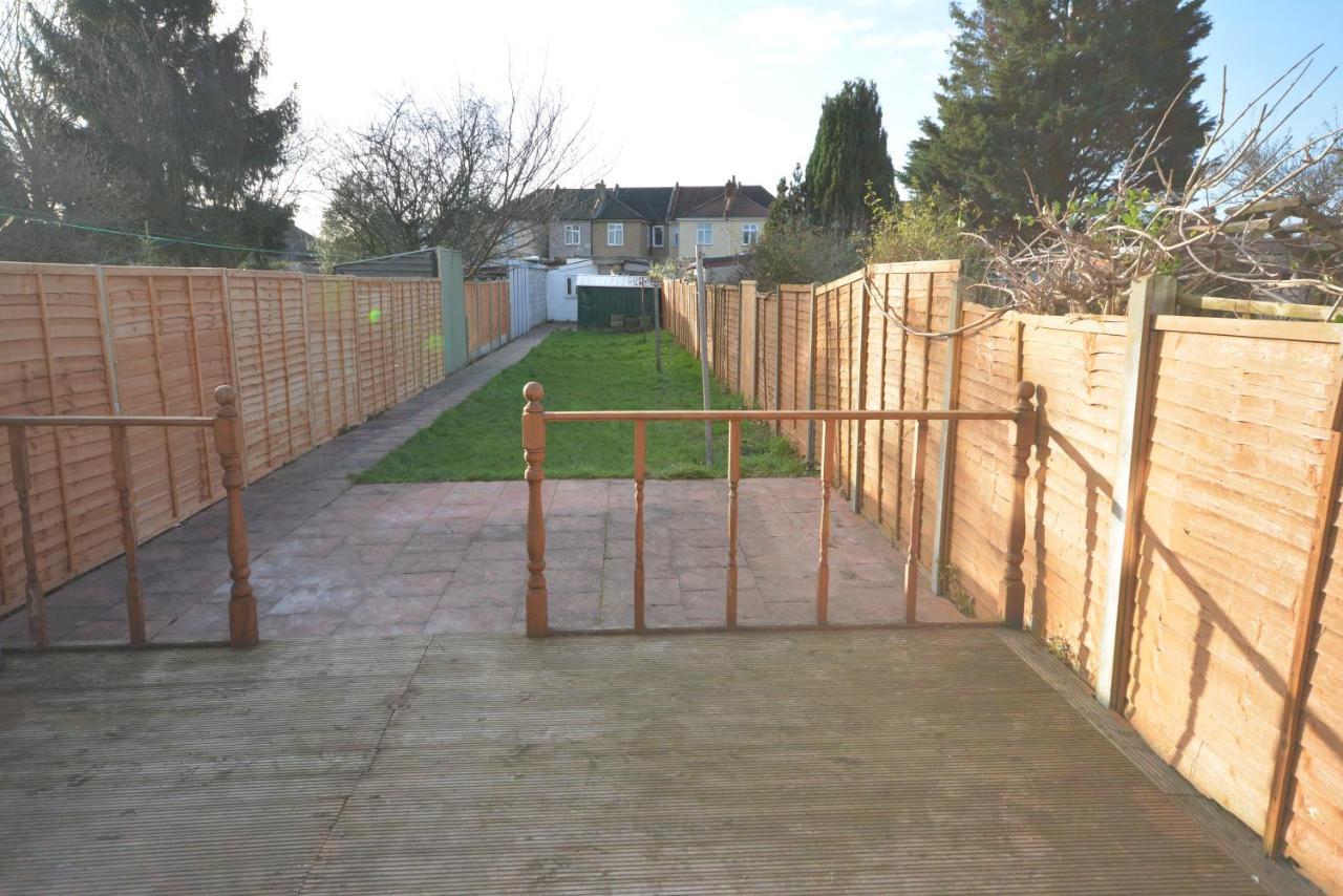 London Luxury 5 Bedroom House 2 Min Walk To The Tube Station Dagenham Buitenkant foto
