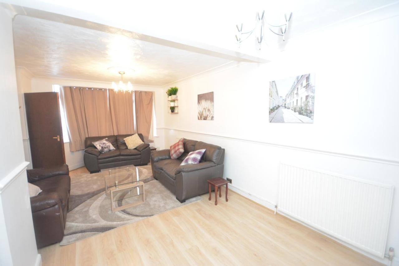 London Luxury 5 Bedroom House 2 Min Walk To The Tube Station Dagenham Buitenkant foto