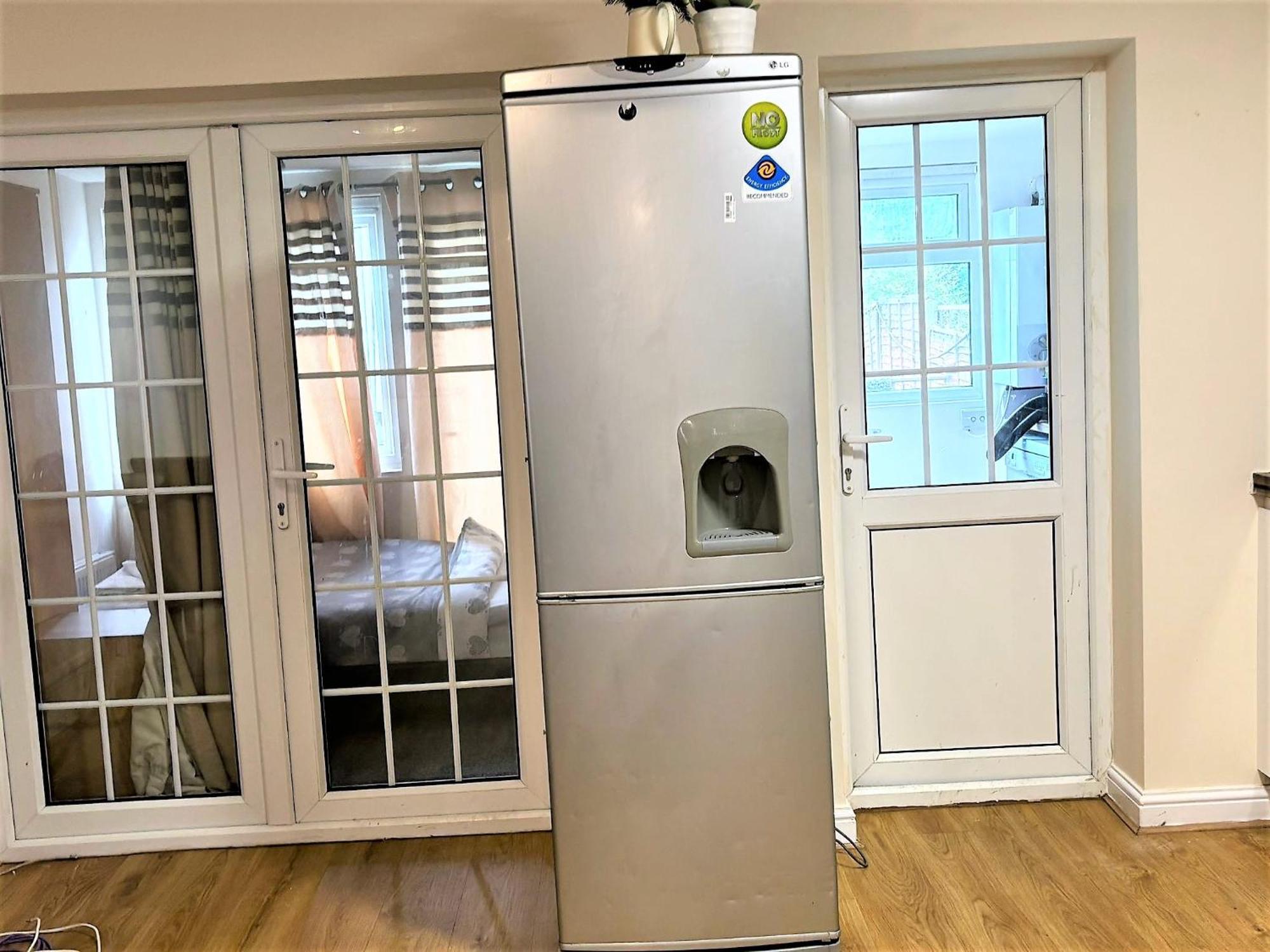 London Luxury 5 Bedroom House 2 Min Walk To The Tube Station Dagenham Buitenkant foto