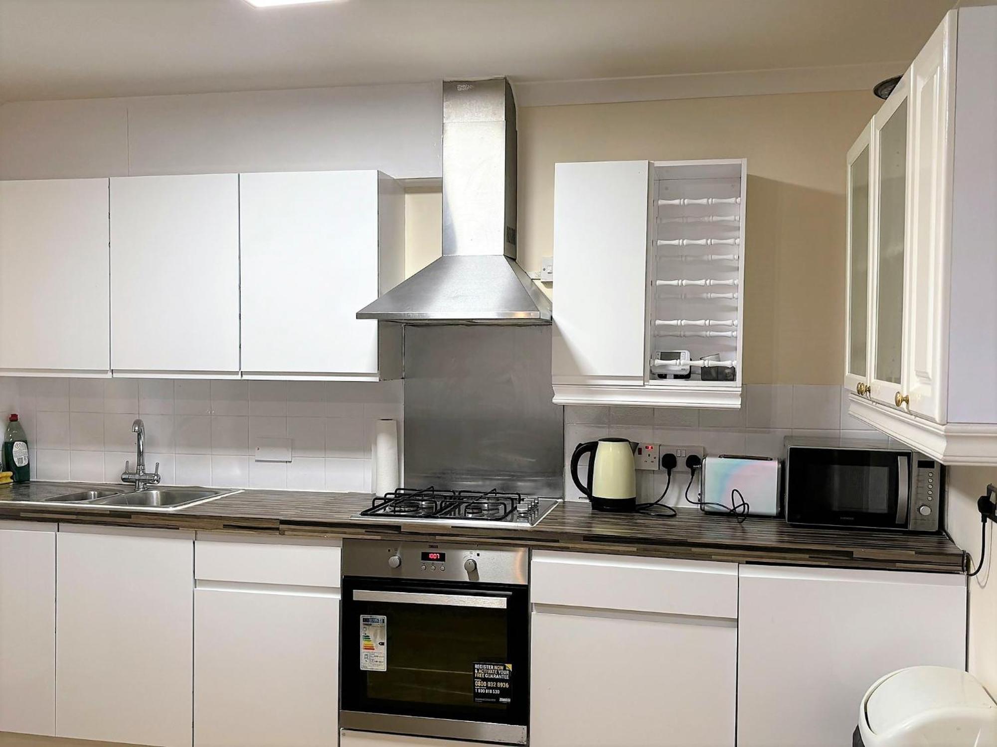 London Luxury 5 Bedroom House 2 Min Walk To The Tube Station Dagenham Buitenkant foto